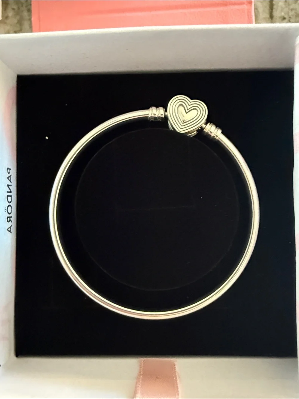Pandora “Radiating Hearts” Bangle- NWT - Picture 2 of 9